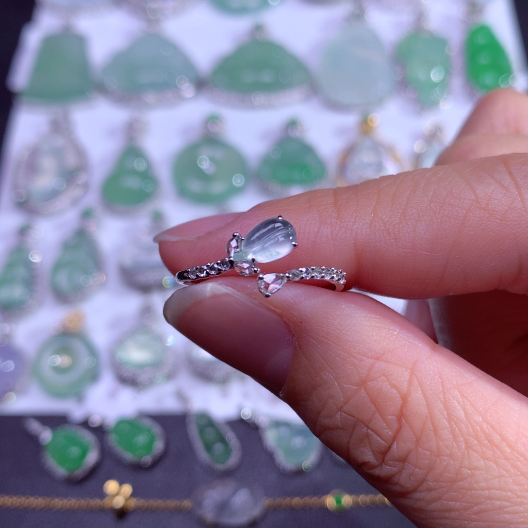 翡翠颈饰18K金镶嵌设计感开口戒指