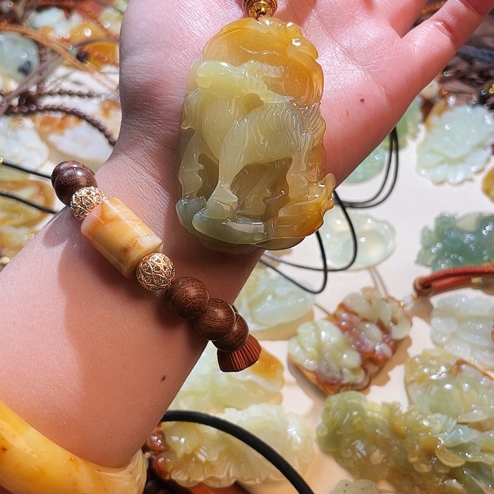 未镶嵌蛇纹石玉颈饰小**碟