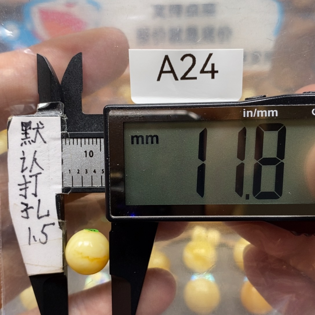 未镶嵌蜜蜡裸石满蜡妖花带红沁
