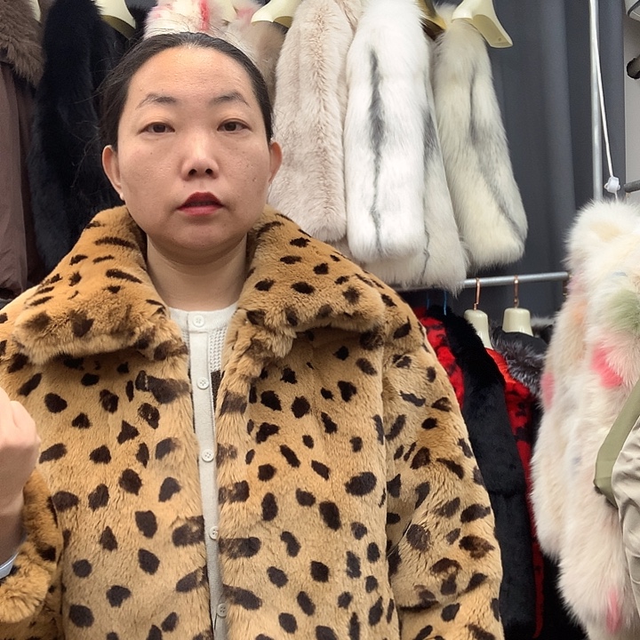獭兔整皮咖豹点55长方领款