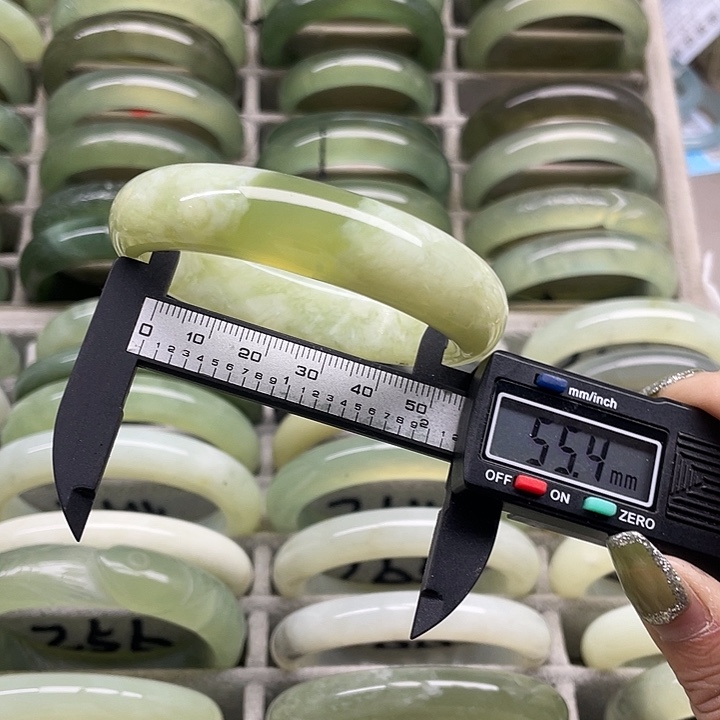 蛇纹石玉未镶嵌手镯258
