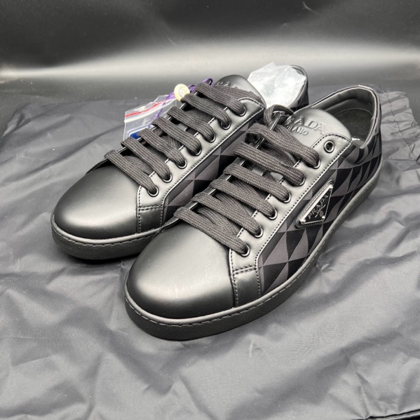 未使用 Prada/普拉达 男士尼龙拼接系带时尚休闲板鞋 奢pl 41欧