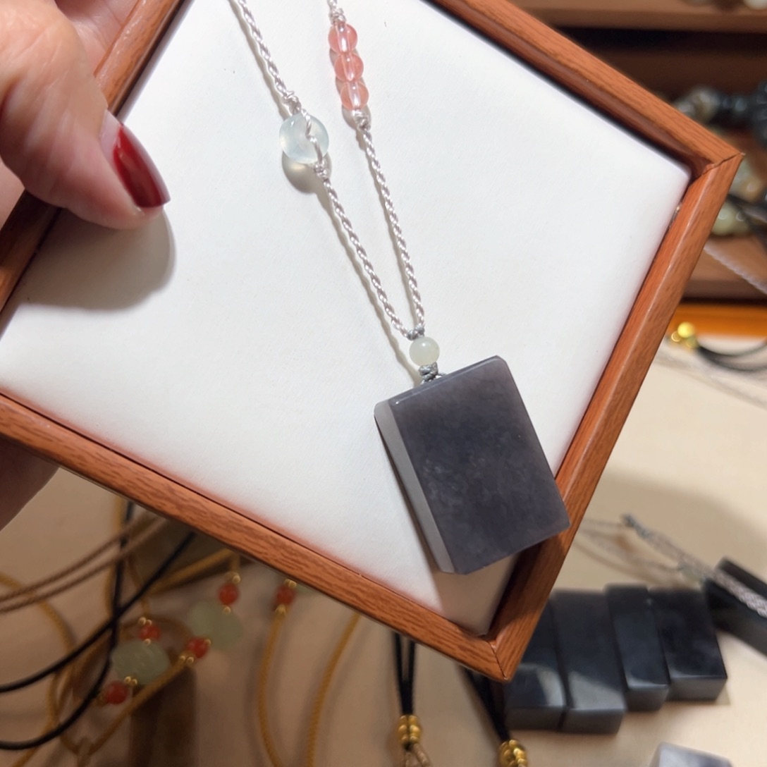 一***水和田玉未镶嵌颈饰