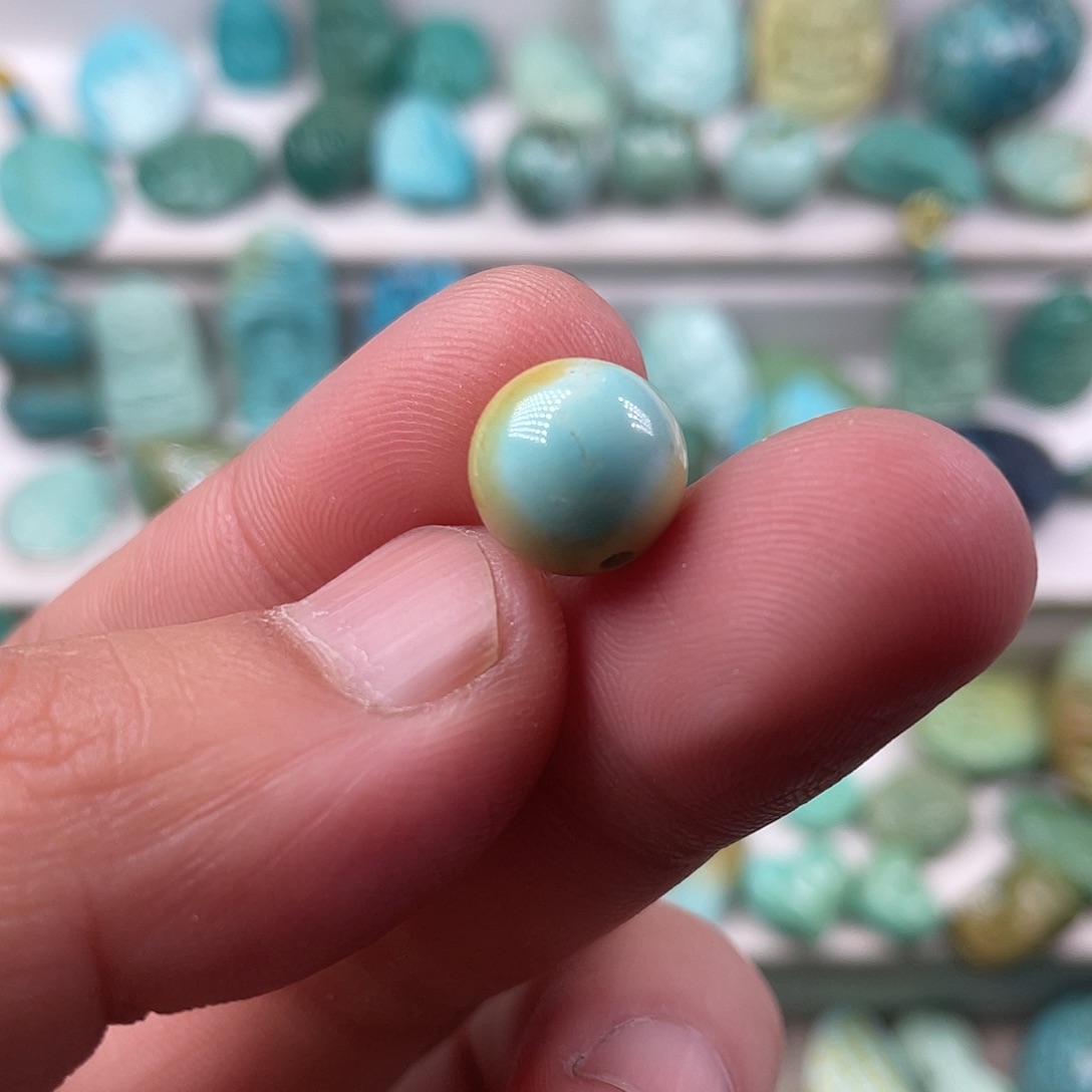 绿松石未镶嵌颈饰