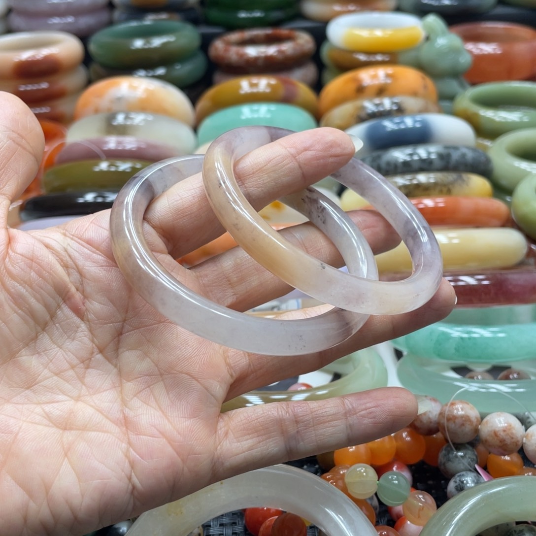 石英岩玉未镶嵌手镯