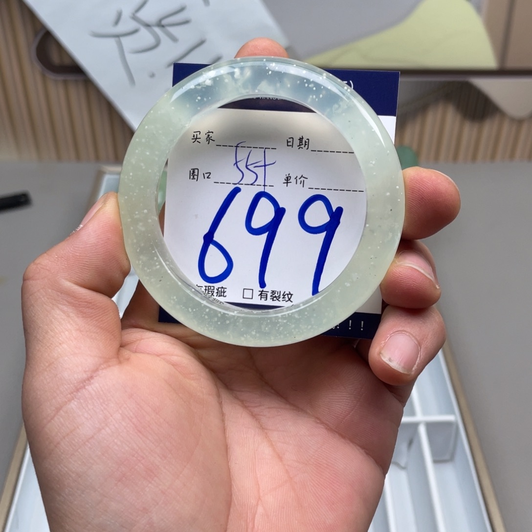 岫玉手镯手镯未镶嵌