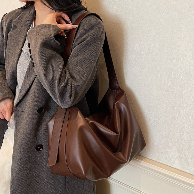 高级感斜挎包包新款单肩大容量包包女式复古上班通勤女包