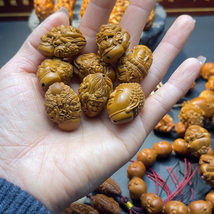 老***0橄榄核吊坠三面佛