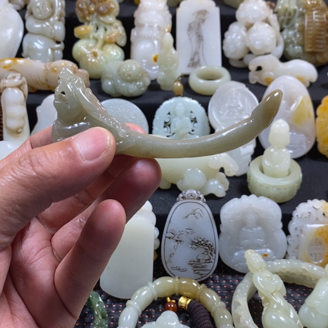和田玉颈饰未镶嵌