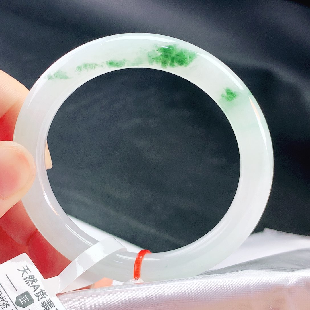 未镶嵌手镯（圆镯）翡翠54圈