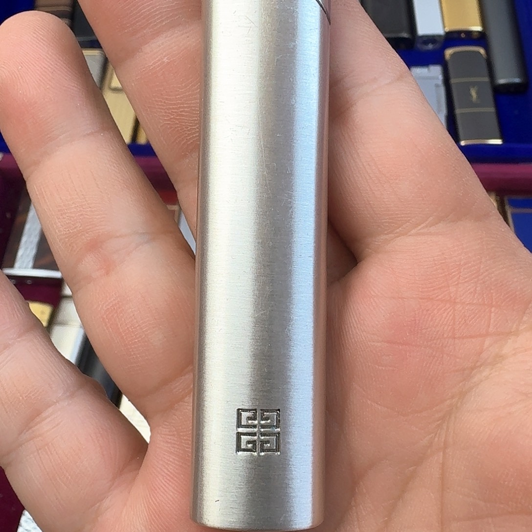 转***身纪梵希电子打火机