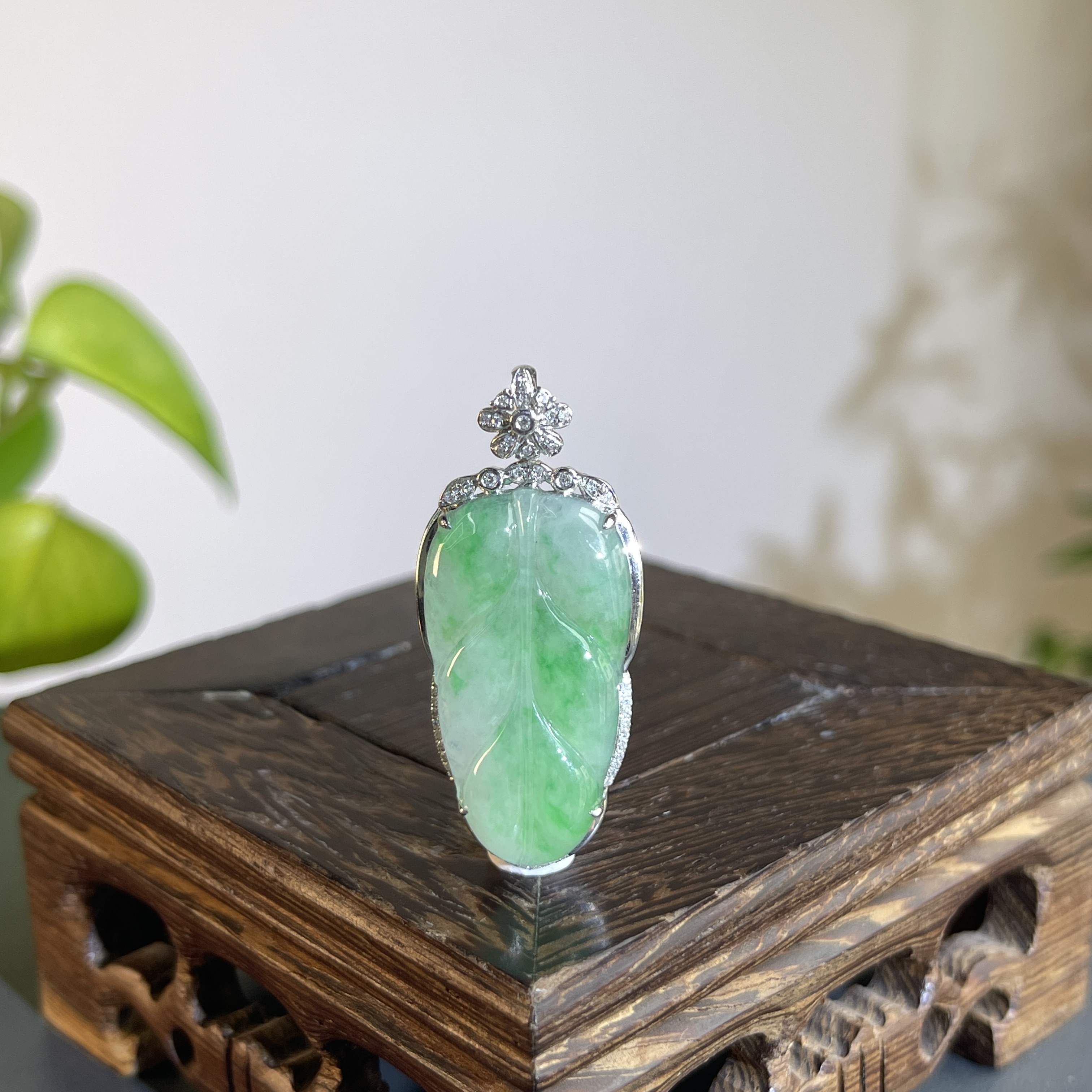 JCB20-160   天然缅甸A货翡翠    18K含钻镶嵌大业有成