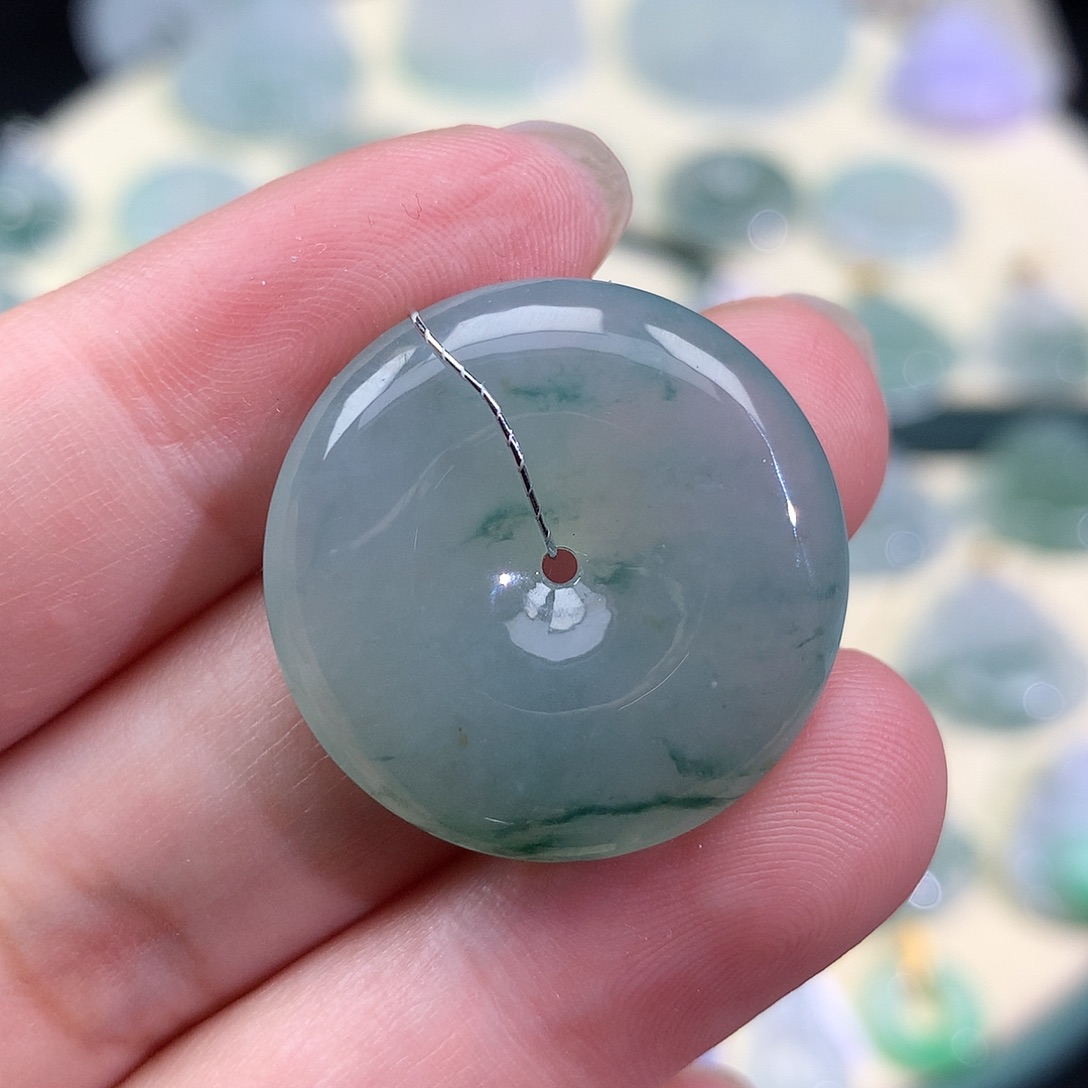 翡翠未镶嵌颈饰平安扣