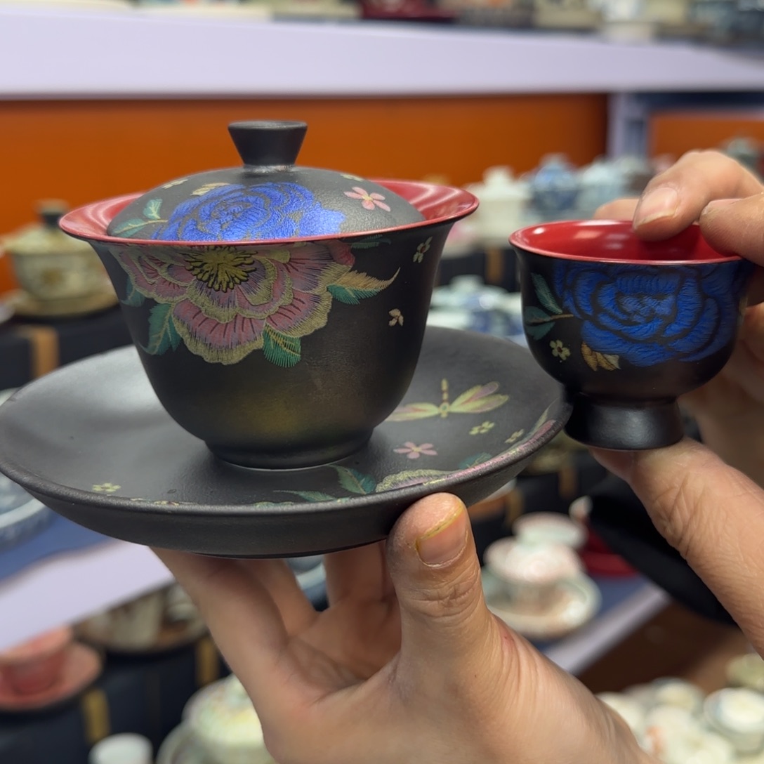 高温下的高温天气使人心情愉悦的