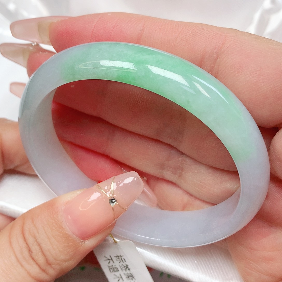 翡翠手镯未镶嵌抖音572