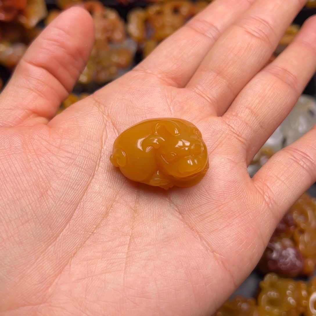 石英质玉（黄龙玉）颈饰未镶嵌新*