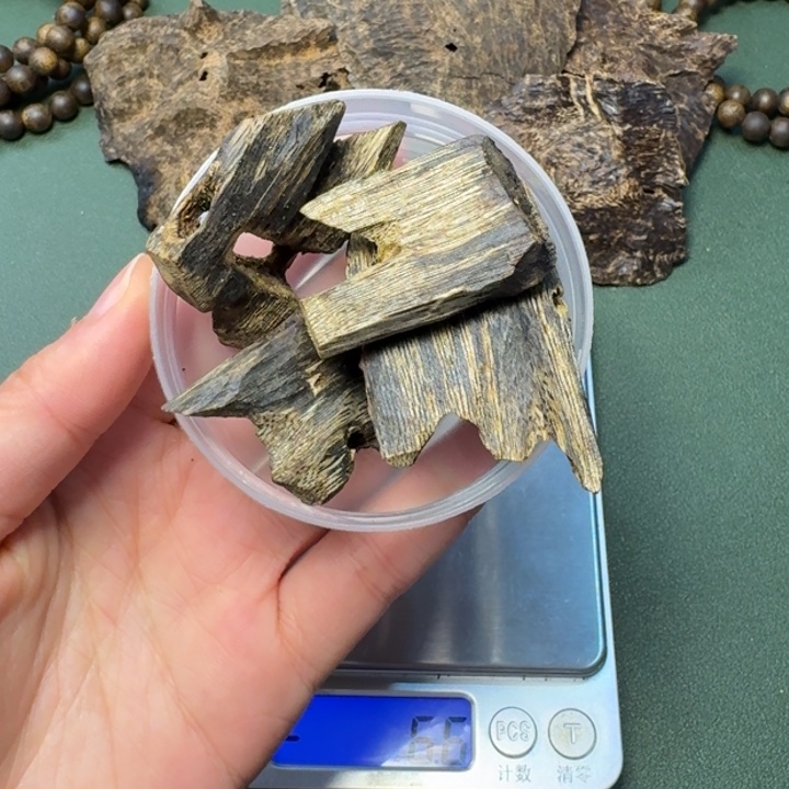 沉香手把件海南陆河树心油老料21克