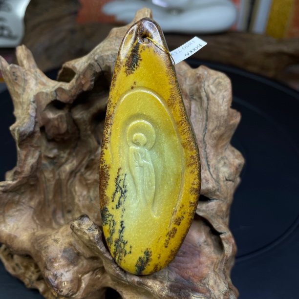 天然椴树林河磨玉纯手工俏色巧雕意境款悟道一心向佛手把件大牌子