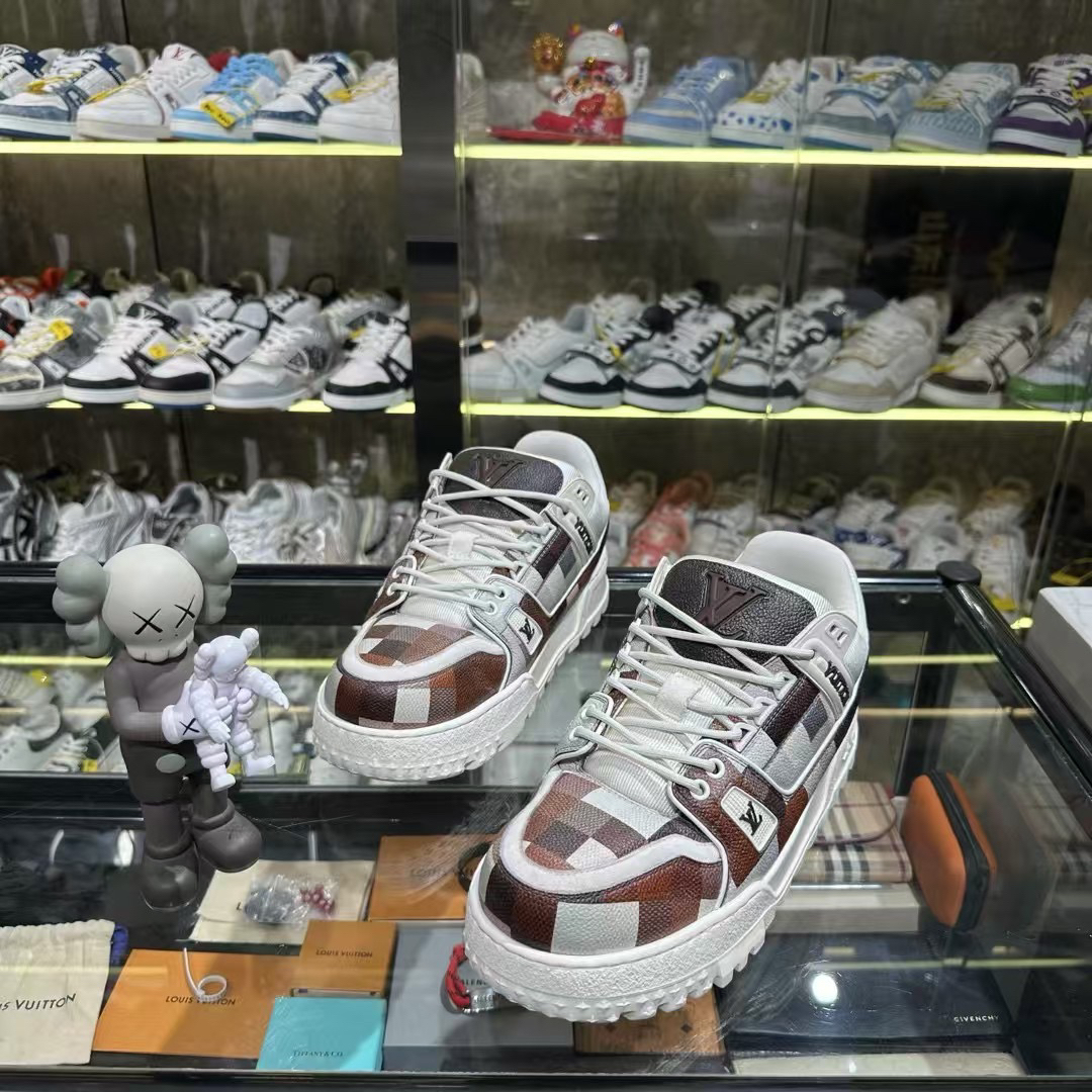 99新 LouisVuitton/路易威登 lvtrainer maxi栗棕胖丁 42码 原盒
