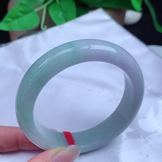 翡翠手镯未镶嵌      正圈57 春彩 轮胎