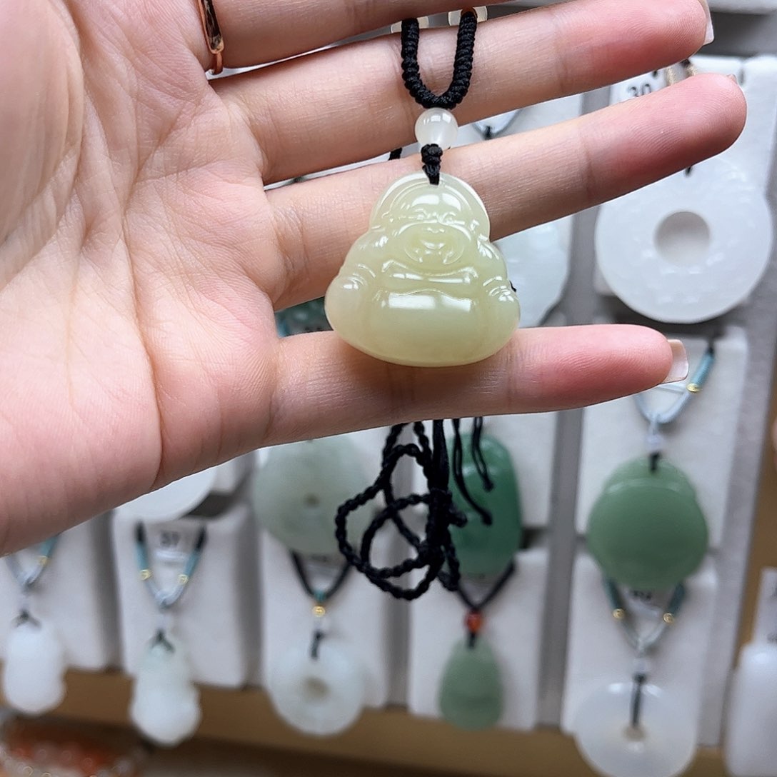 颈饰未镶嵌石英质玉