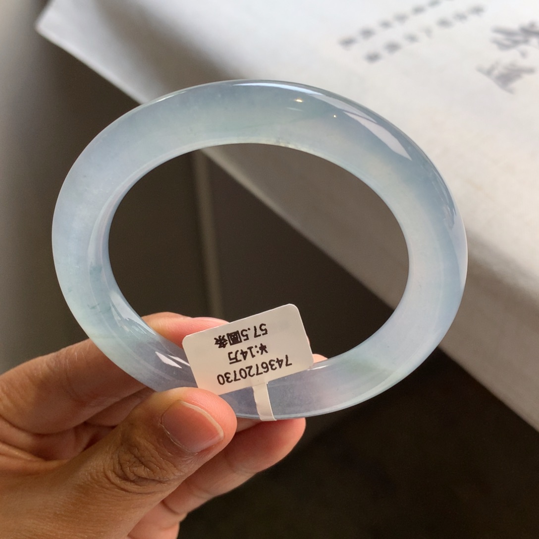 翡翠手镯未镶嵌起光冰蓝圆条手镯