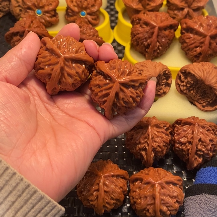 文玩核桃吊坠宫灯正奔