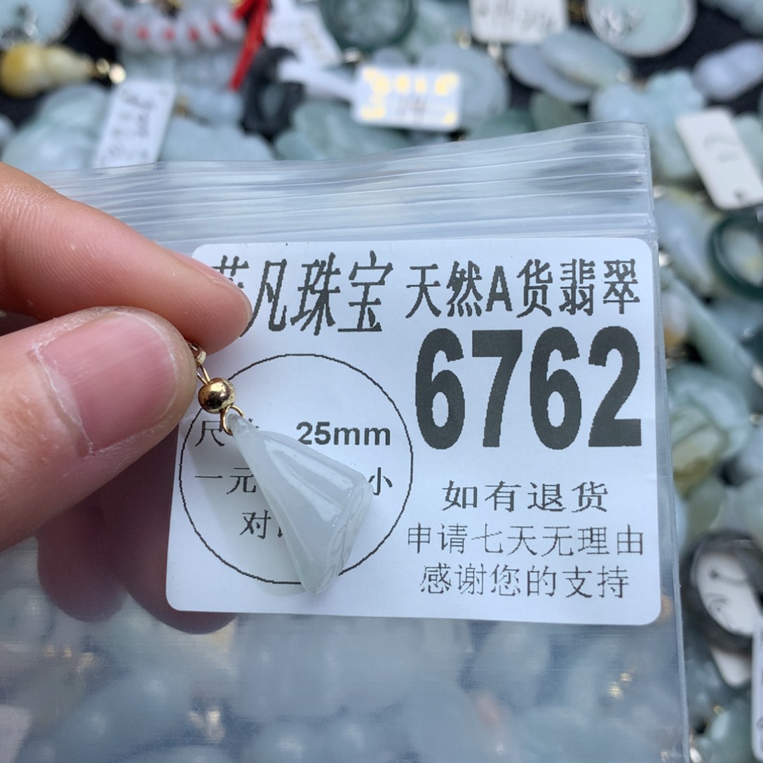 翡翠颈饰未镶嵌6762。