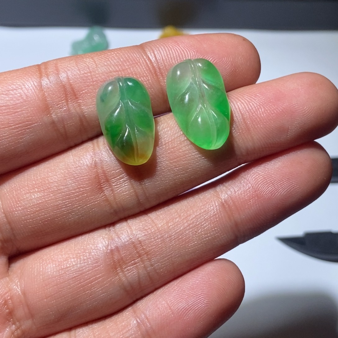 暖****翡翠未镶嵌颈饰吊坠