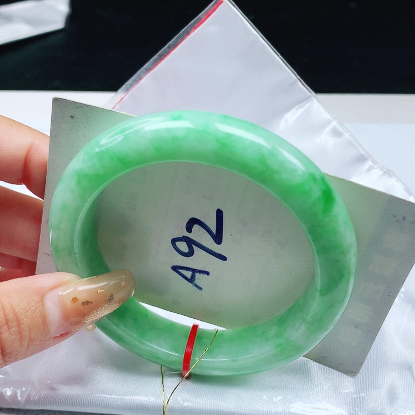 【闪购商品】翡翠手镯未镶嵌 正圈56