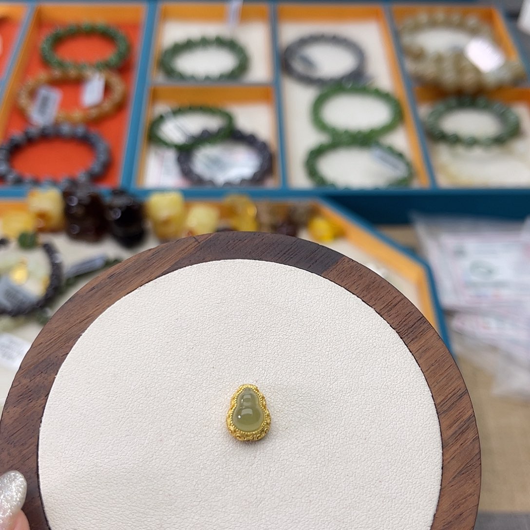 无***果和田玉未镶嵌吊坠(不含链)A26