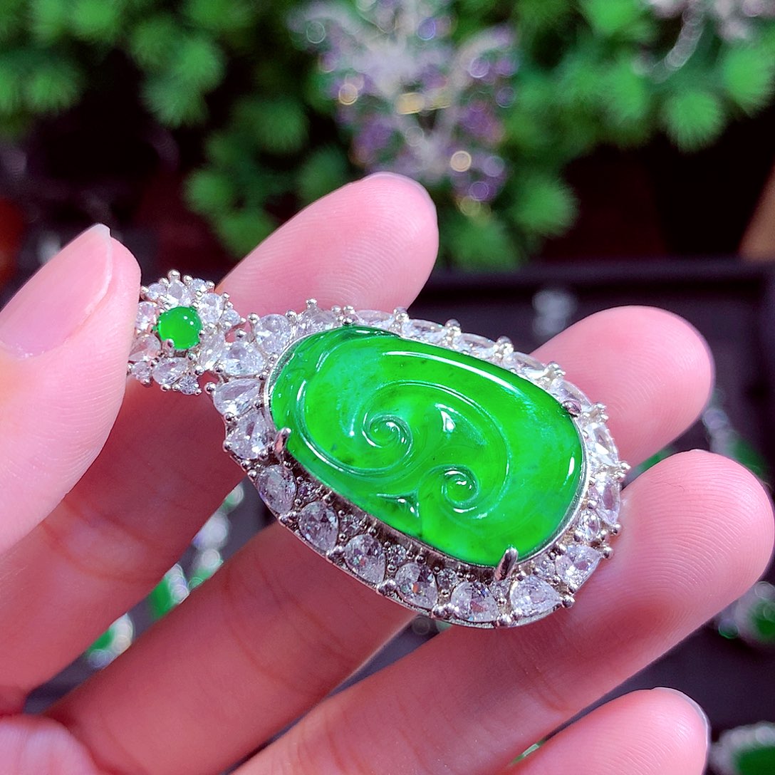 颈饰未镶嵌翡翠天然