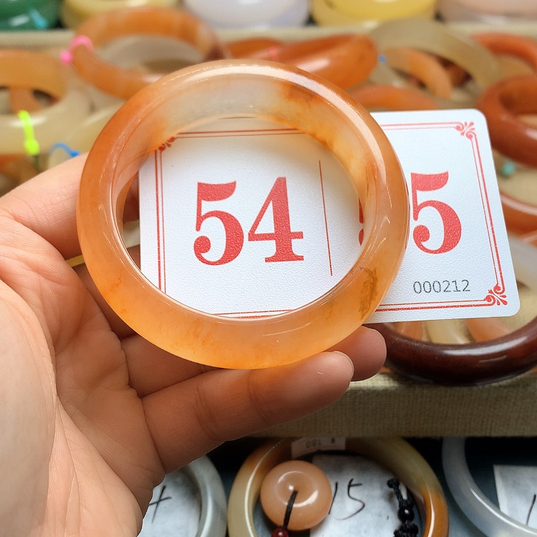 未镶嵌石英质玉（黄龙玉）手镯