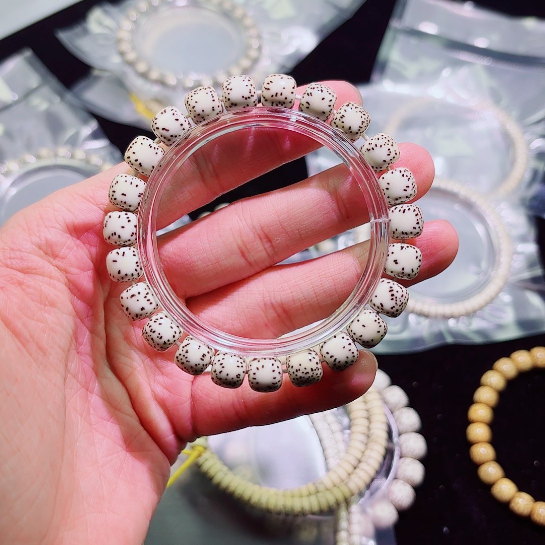 星月菩提手串侧留白