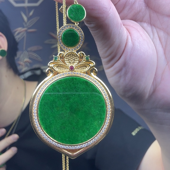 翡翠吊坠(赠链)银S925镶嵌特价 大漏