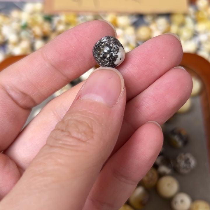 蜜蜡未镶嵌裸石10.6mm一个