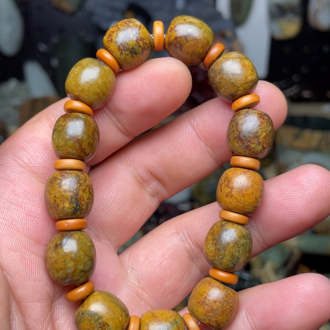 颈饰未镶嵌岫岩河磨玉（透闪石质玉）12.5×12