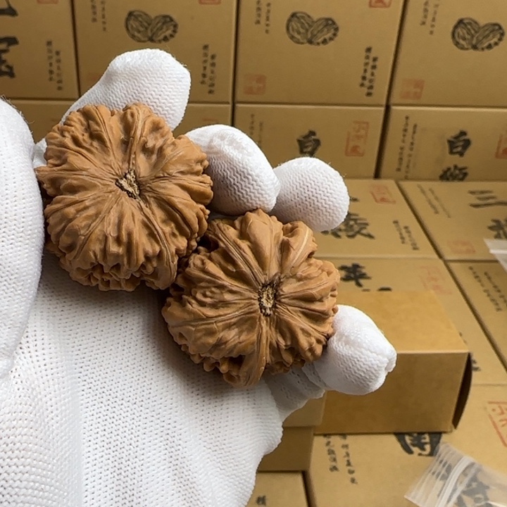 文玩核桃吊坠泰***坠简单包装玉龙三棱
