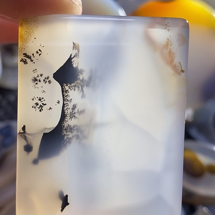 未镶嵌颈饰玛瑙/玉髓徐**来