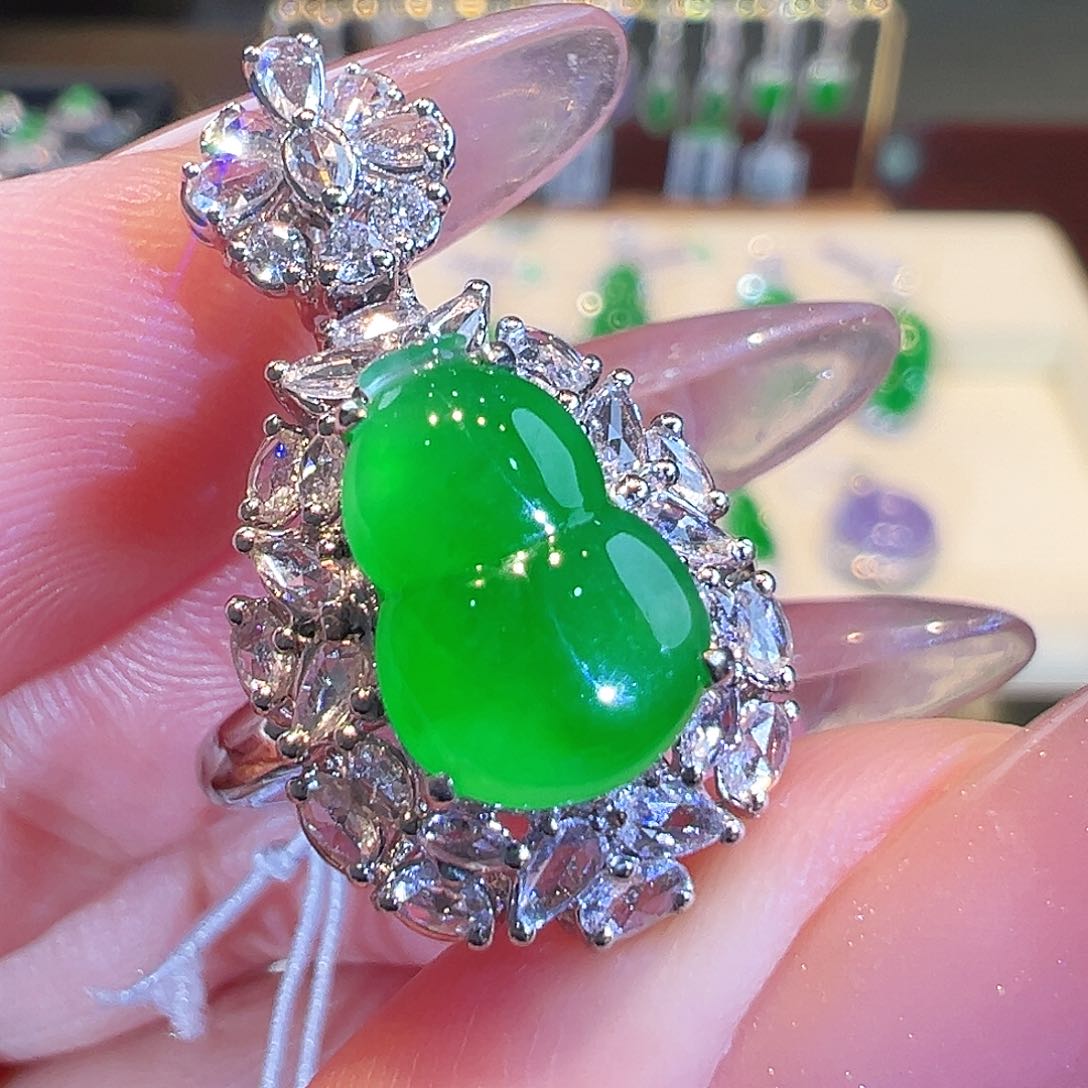 翡翠戒指18K金镶嵌翡翠