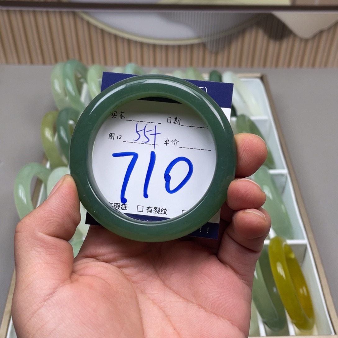 岫玉手镯手镯未镶嵌