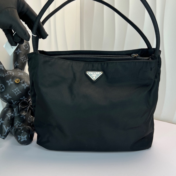 95新 Prada/普拉达 尼龙中号腋下托特/2610