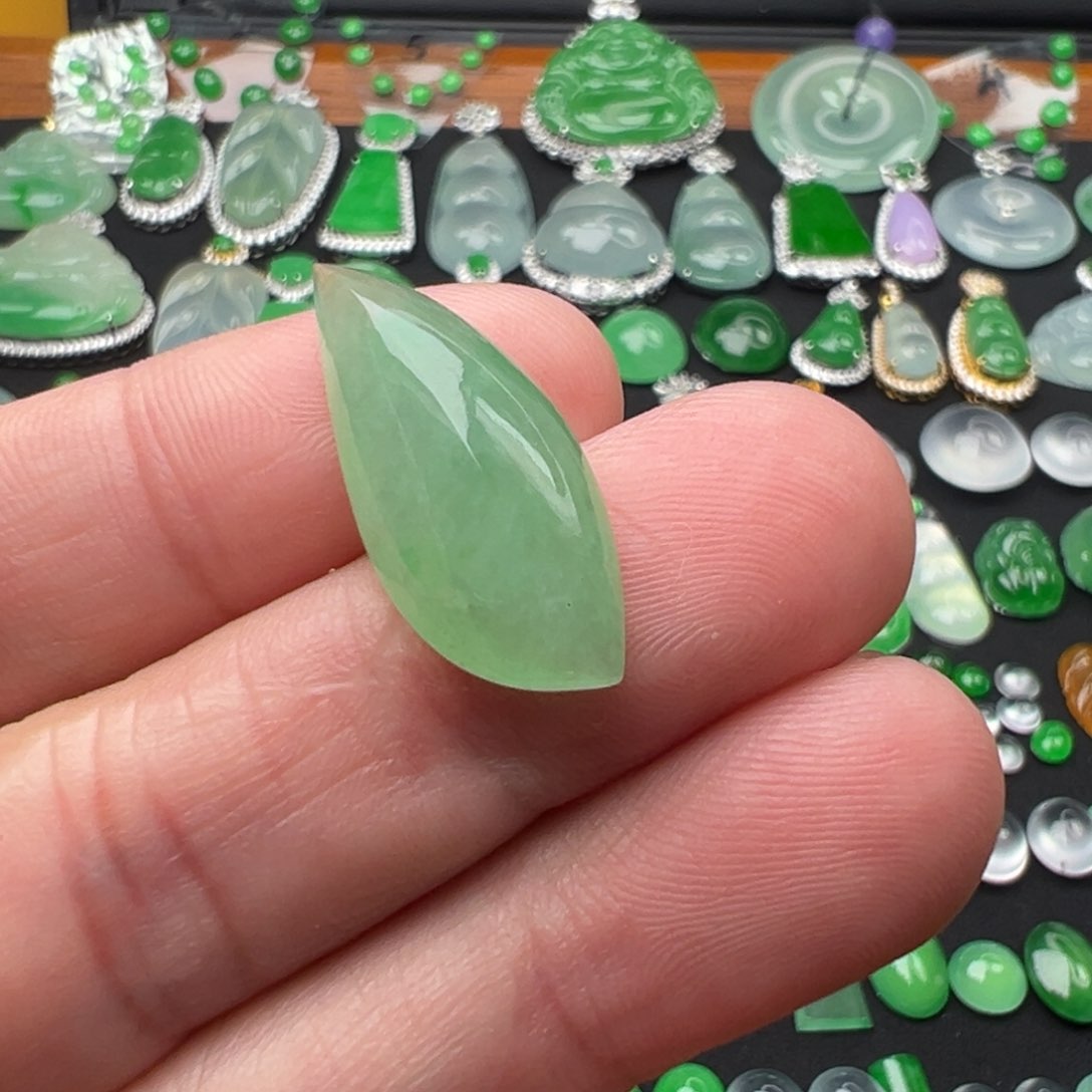 翡翠颈饰未镶嵌随形25