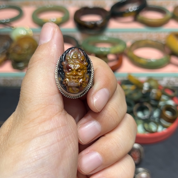 7***7岫岩河磨玉（透闪石质玉）未镶嵌手镯