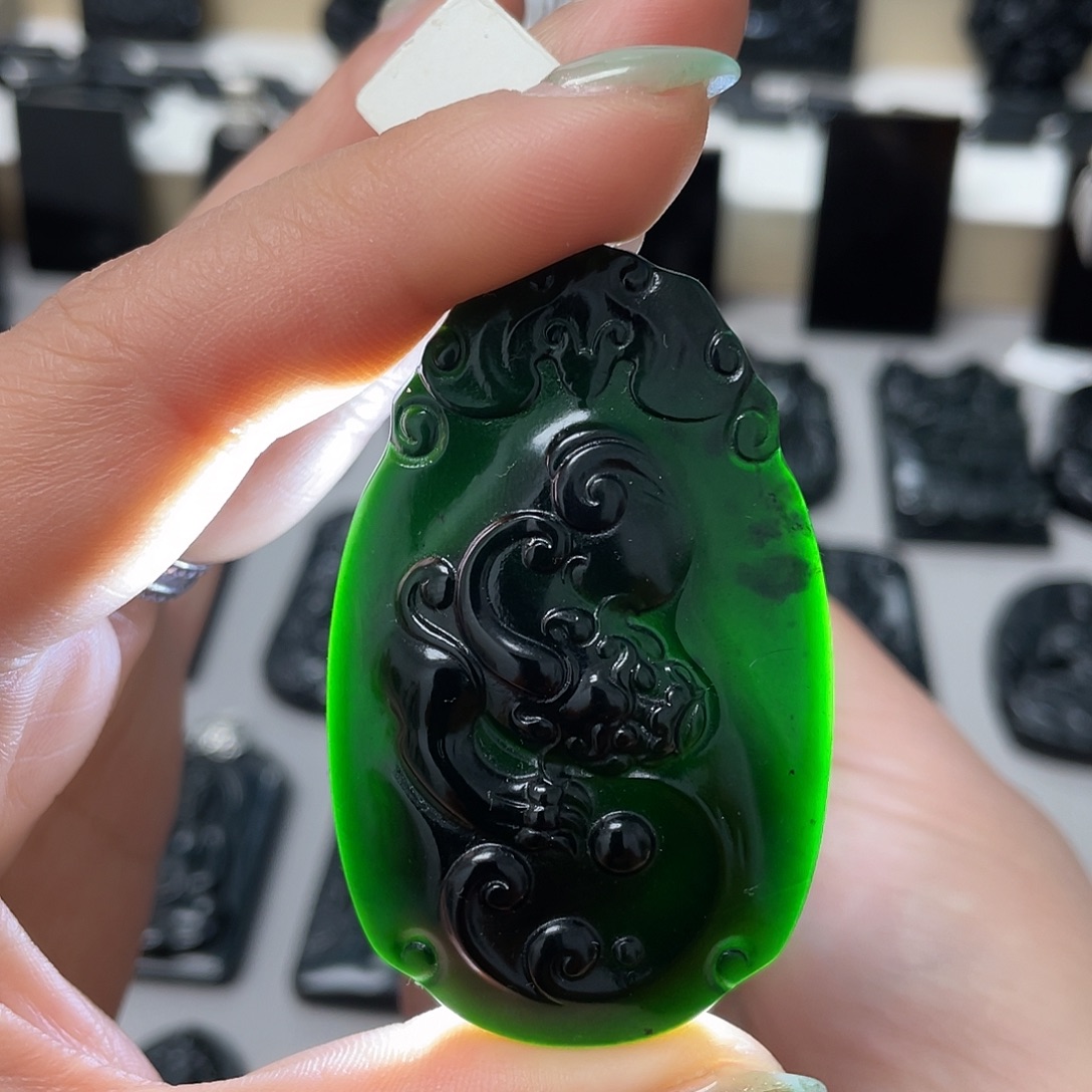 蛇纹石玉未镶嵌吊坠