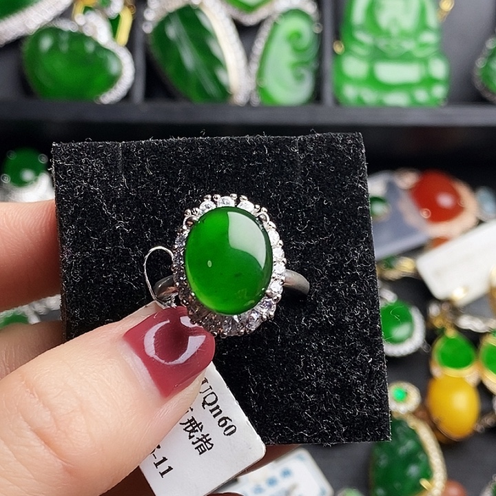 翡翠未镶嵌戒指戒指