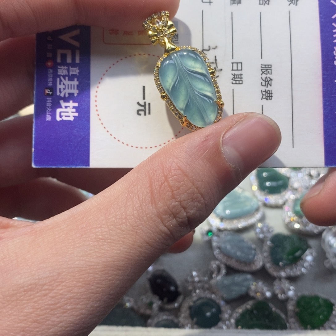 翡翠颈饰未镶嵌翡翠