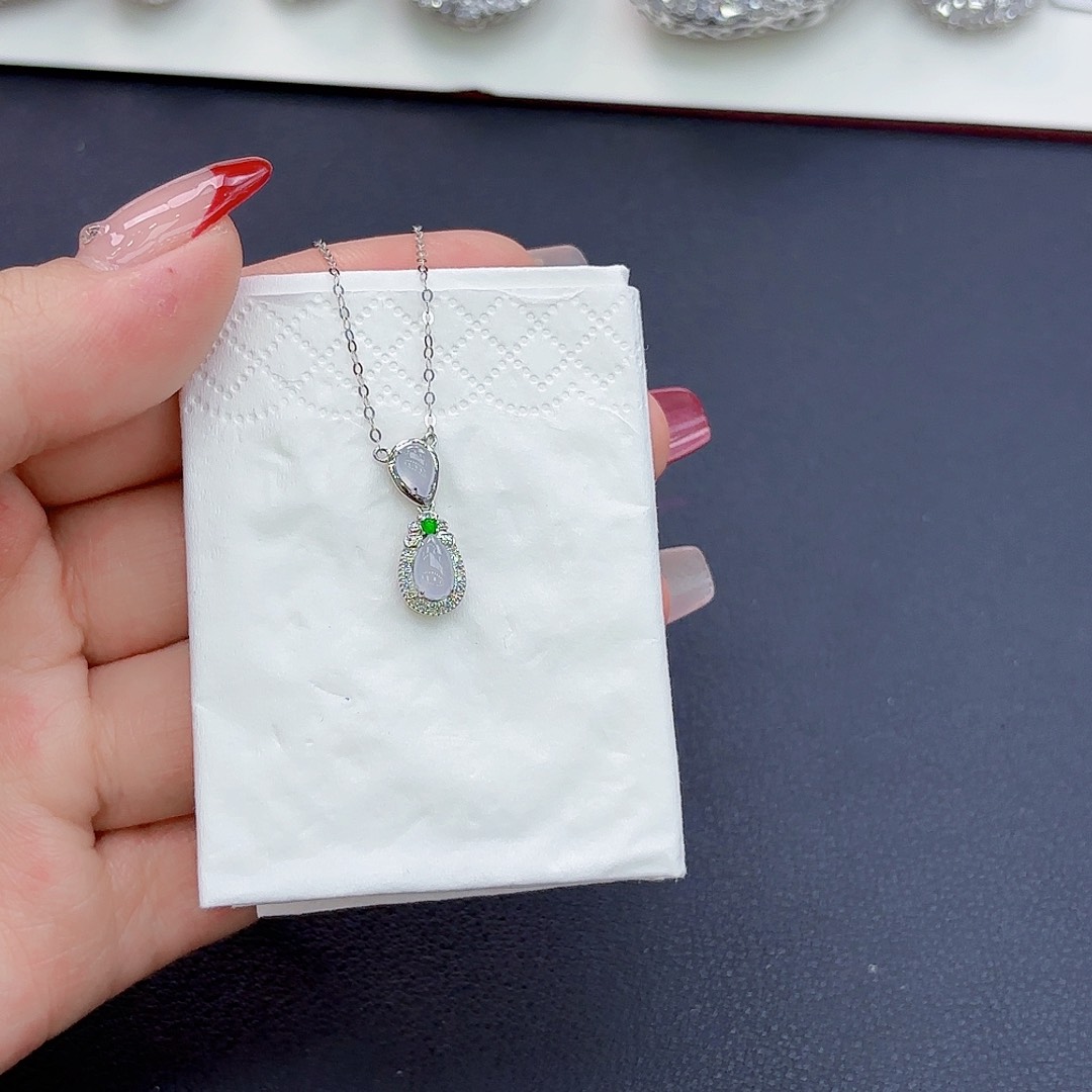 翡翠颈饰18K金镶嵌项链一条•精品