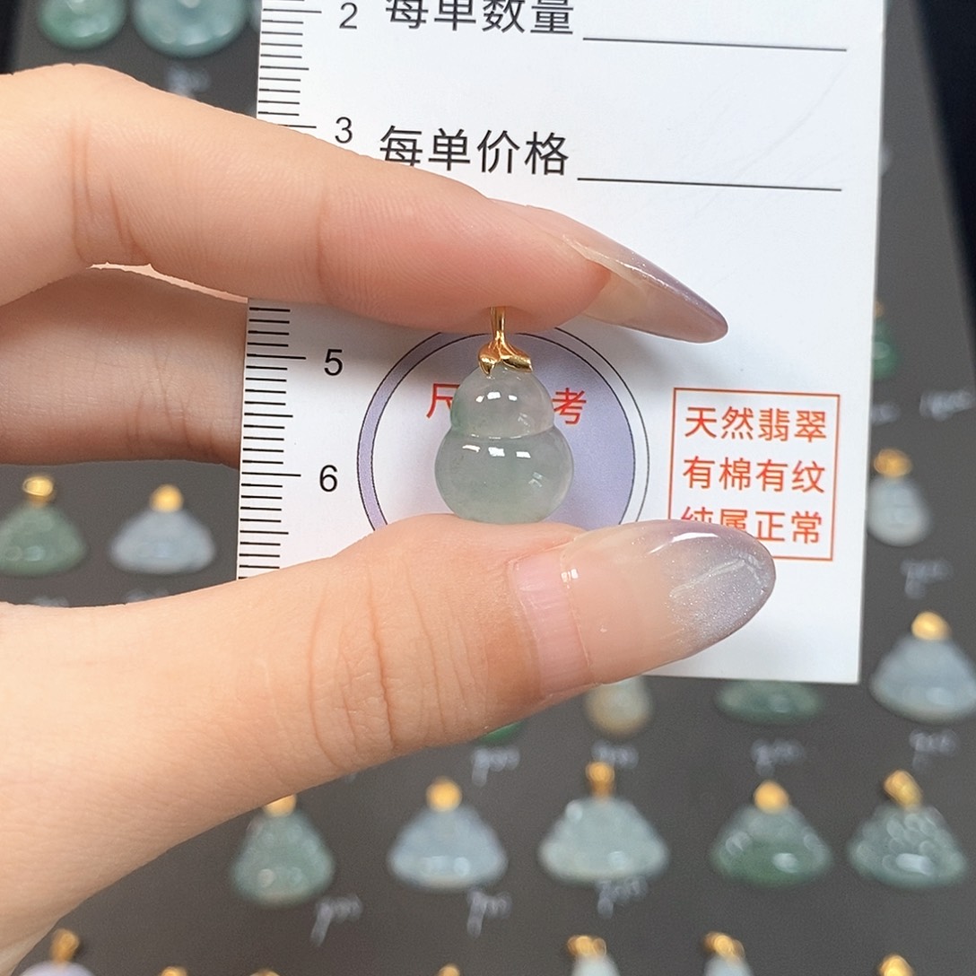 颈饰18K金镶嵌翡翠
