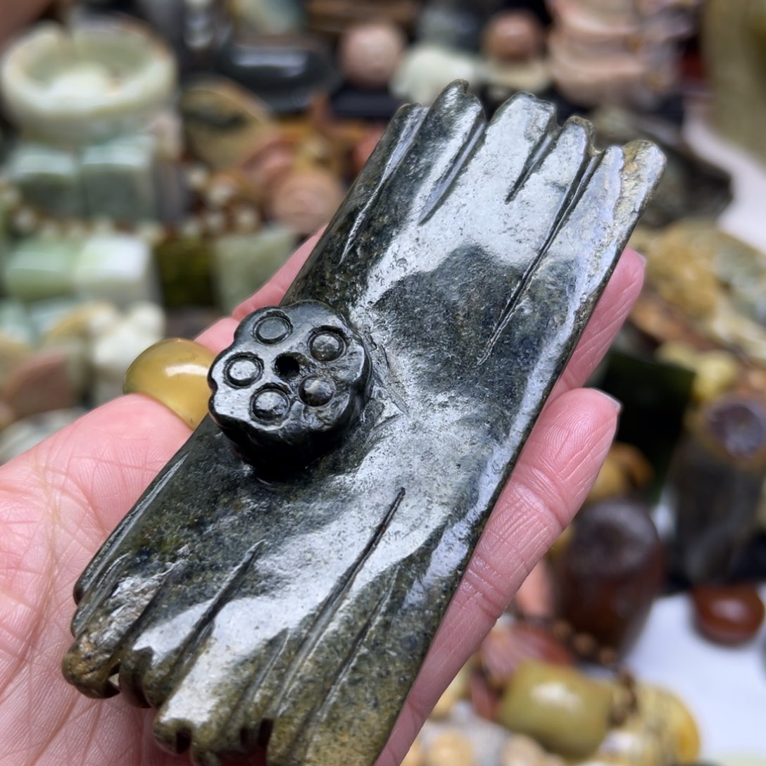 岫岩河磨玉（透闪石质玉）未镶嵌颈饰河磨玉香插